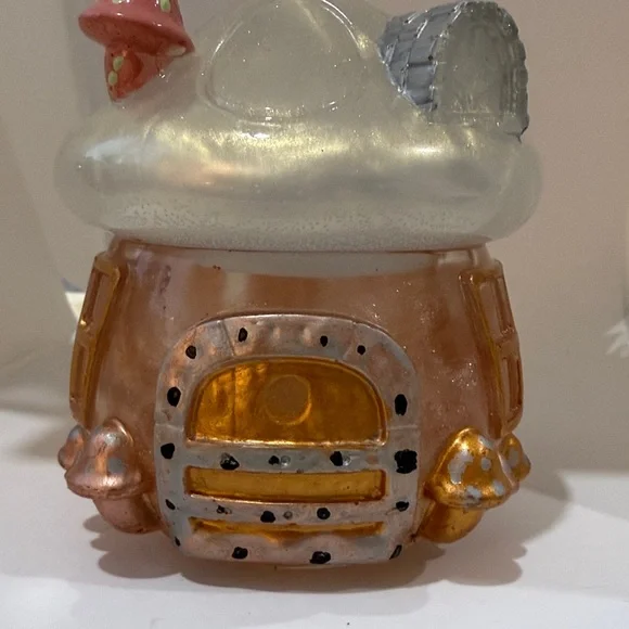 Unique Resin,Mushroom House Art Decor in Silver and Gold - Picture 10 of 10